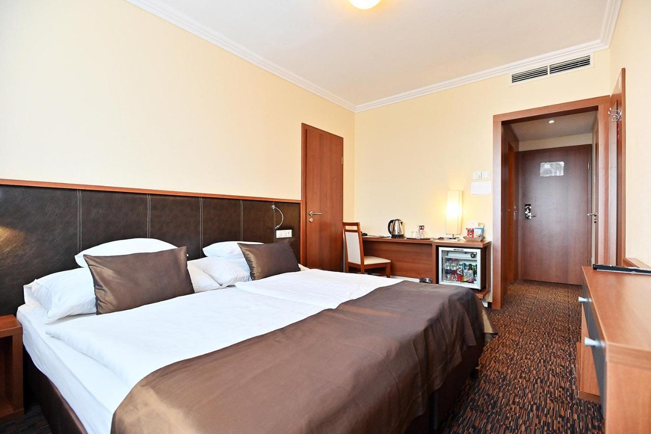 Hotel Eger & Park Extérieur photo